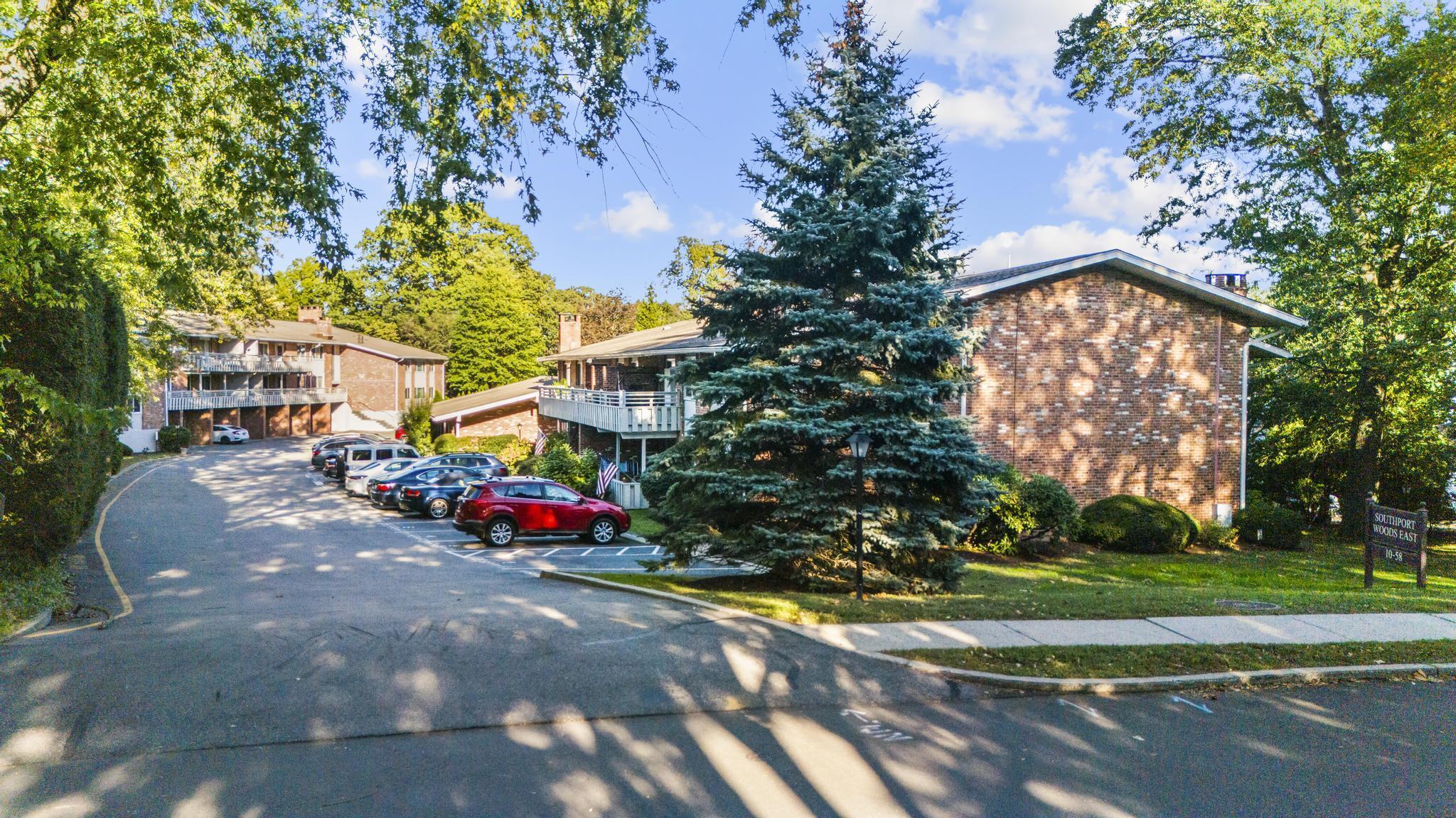 28 Mill Hill Road, Unit 28 Fairfield, CT 06890 - Photo 8 of 37