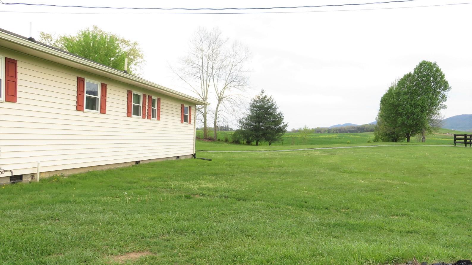 190 Chestnut Road Speedwell, TN 37870 - Photo 4 of 15 IMG_0461 (2)