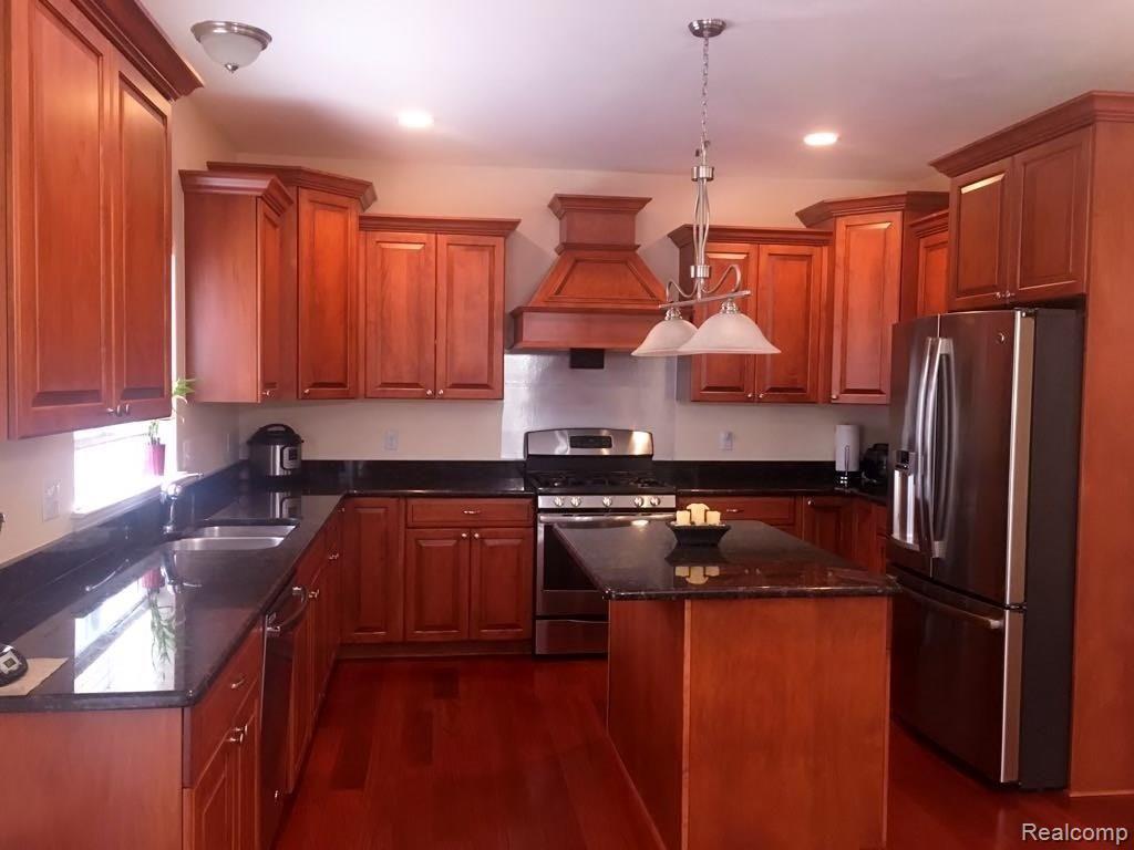 1976 South Shore Drive Rochester Hills, MI 48307 - Photo 10 of 31