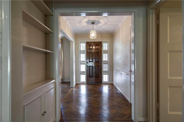 5958 Post Road Nashville, TN 37205 - Photo 3 of 20 Gorgeous Hardwood Floors and Built-ins bring in some charm