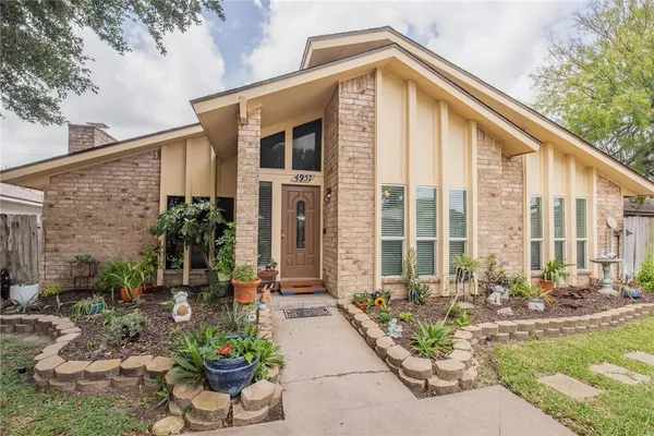 $299,000 | 4957 Shadowbend Drive, Corpus Christi, TX 78413