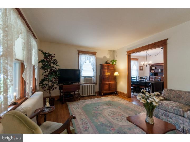 237 Saxer Avenue Springfield, PA 19064 - Photo 4 of 25 Living Room