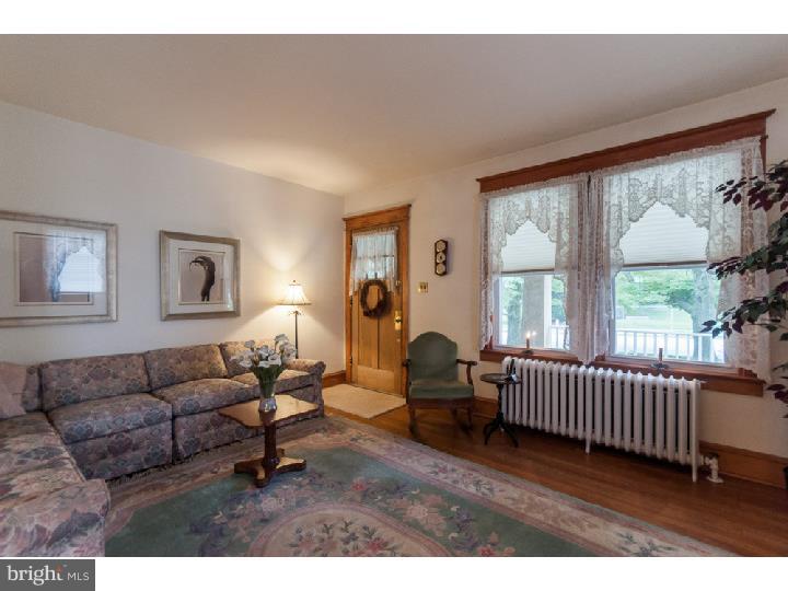 237 Saxer Avenue Springfield, PA 19064 - Photo 5 of 25 Living Room