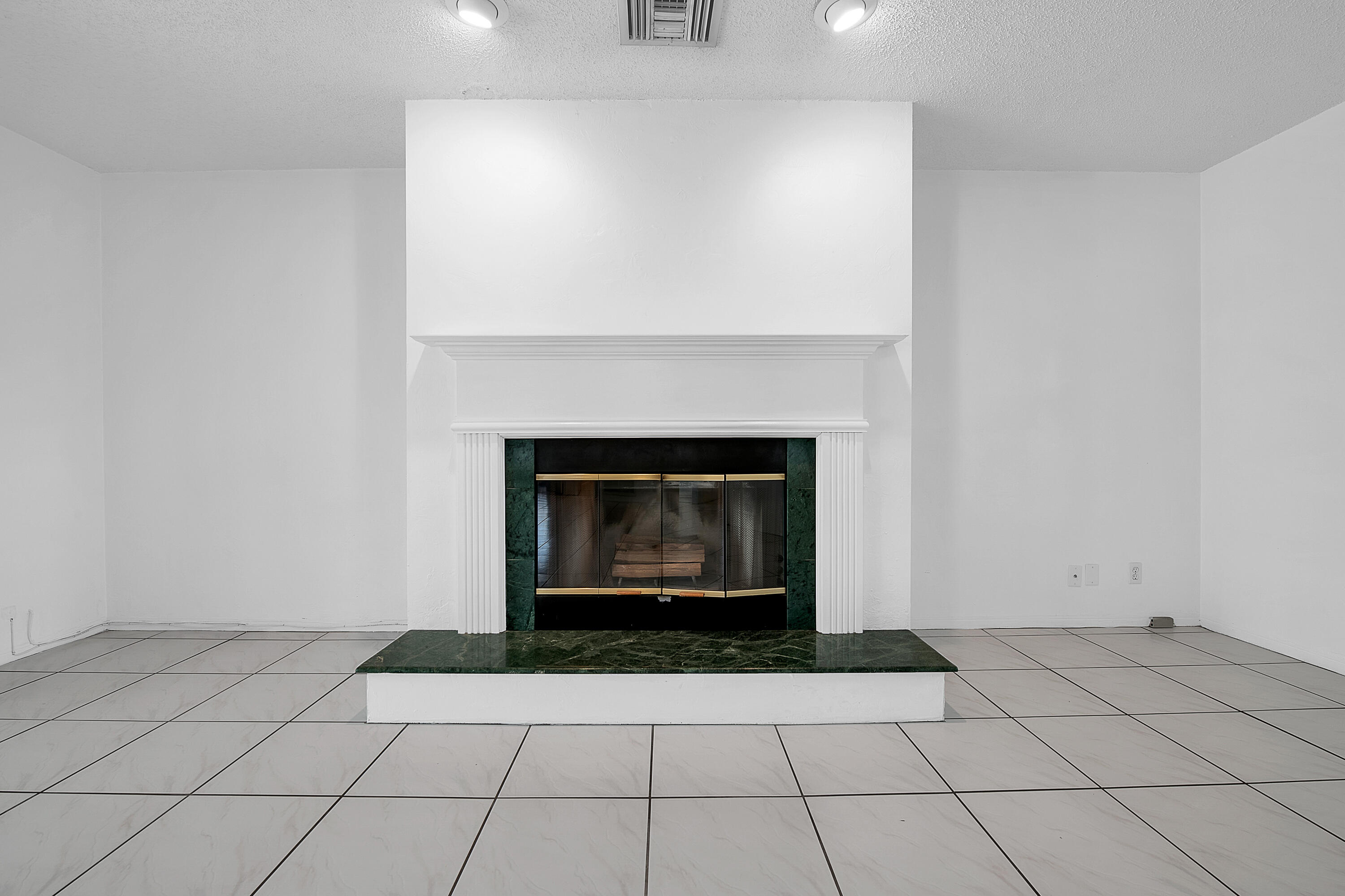 2098 Park Place Boca Raton, FL 33486 - Photo 15 of 32 Interior-23