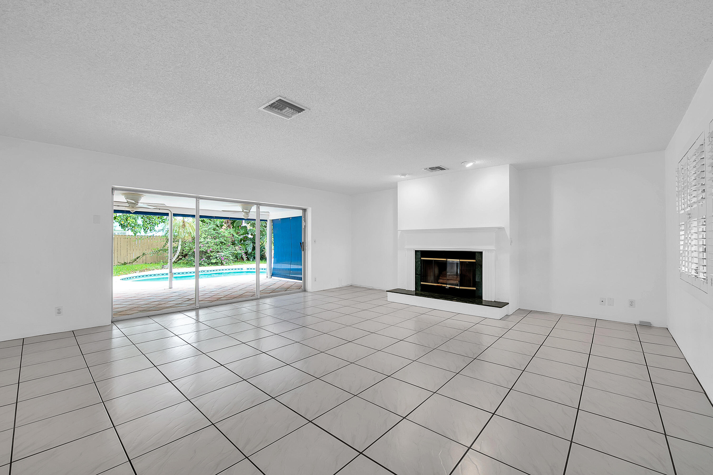 2098 Park Place Boca Raton, FL 33486 - Photo 17 of 32 Interior-25