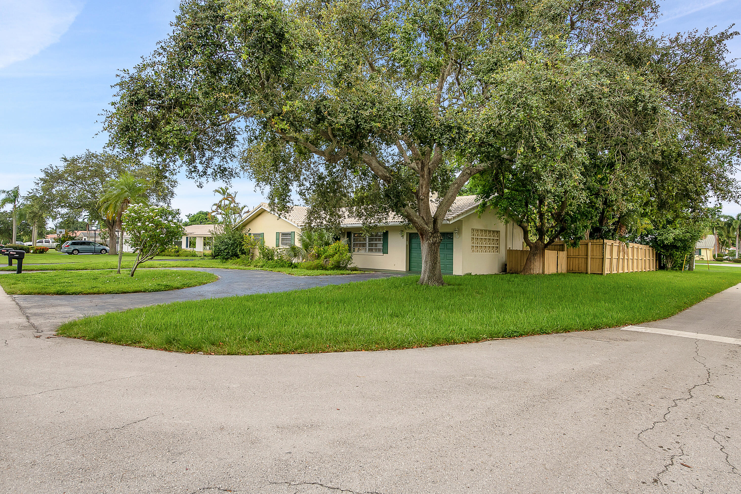2098 Park Place Boca Raton, FL 33486 - Photo 30 of 32 Exterior-9