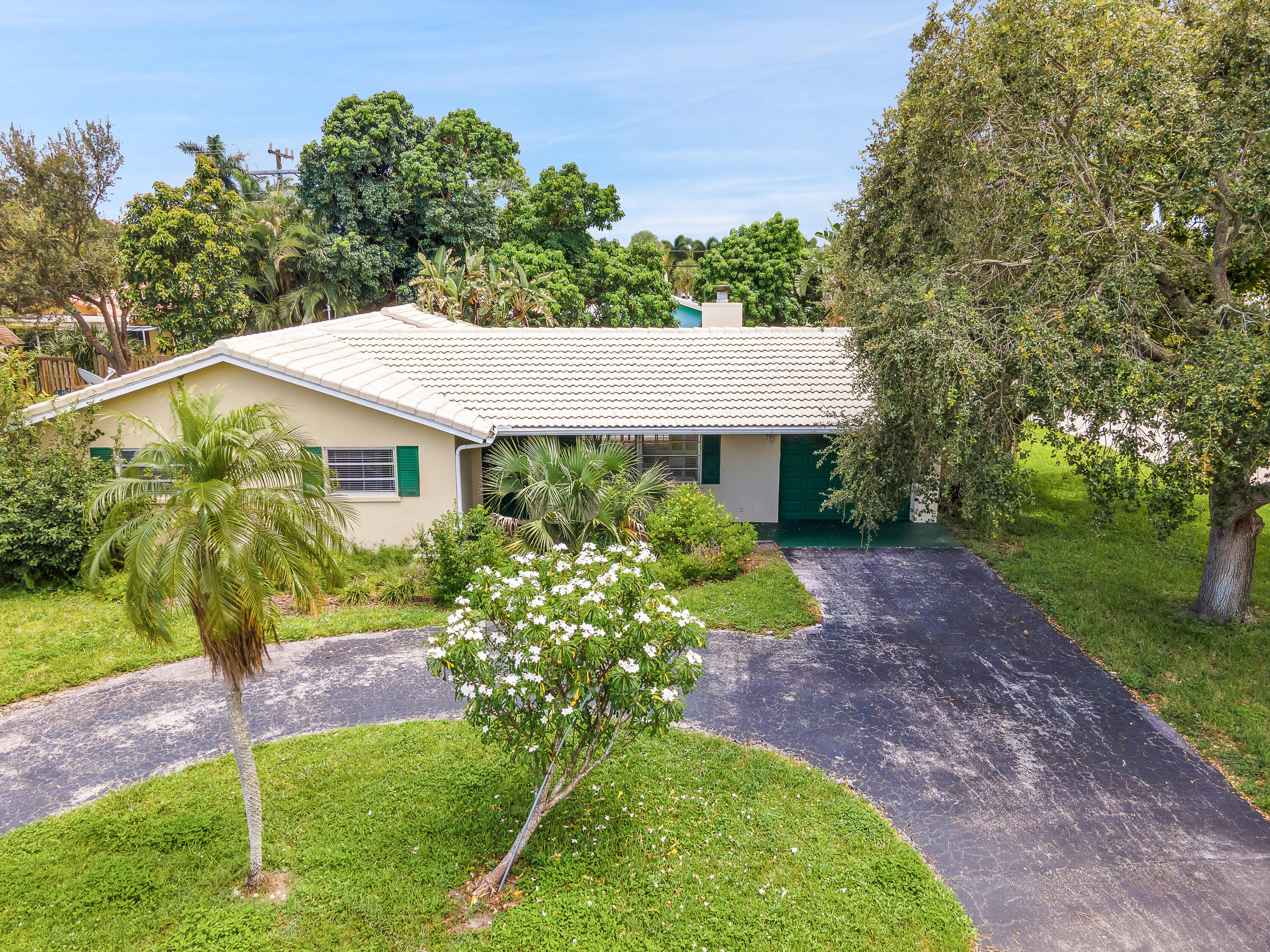 2098 Park Place Boca Raton, FL 33486 - Photo 3 of 32 Exterior-14