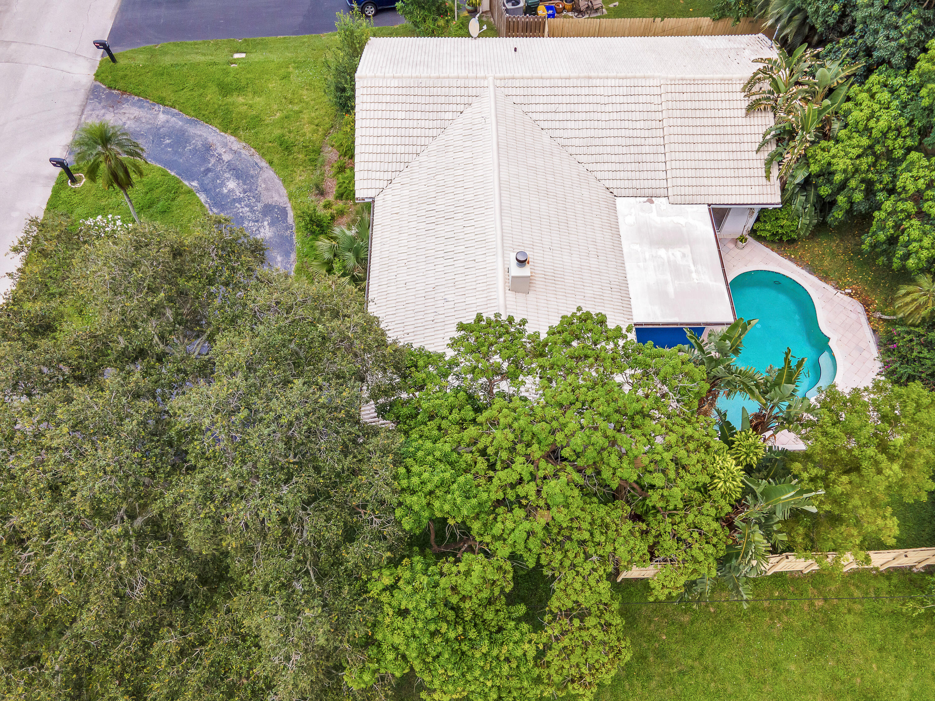 2098 Park Place Boca Raton, FL 33486 - Photo 31 of 32 Exterior-17