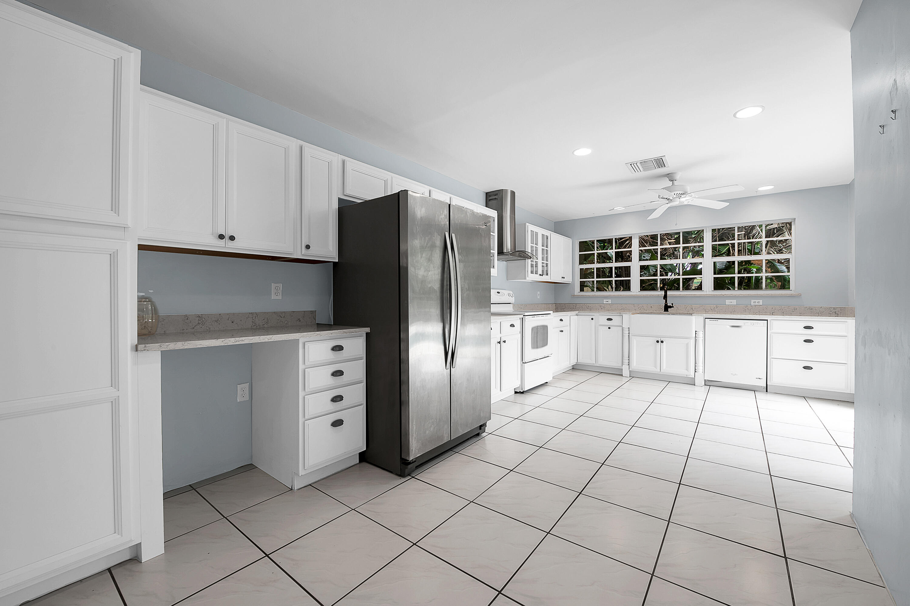 2098 Park Place Boca Raton, FL 33486 - Photo 8 of 32 Interior-11