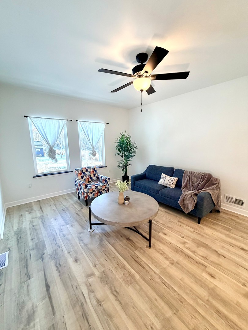 1480 Raymond Street South Elgin, IL 60177 - Photo 12 of 27