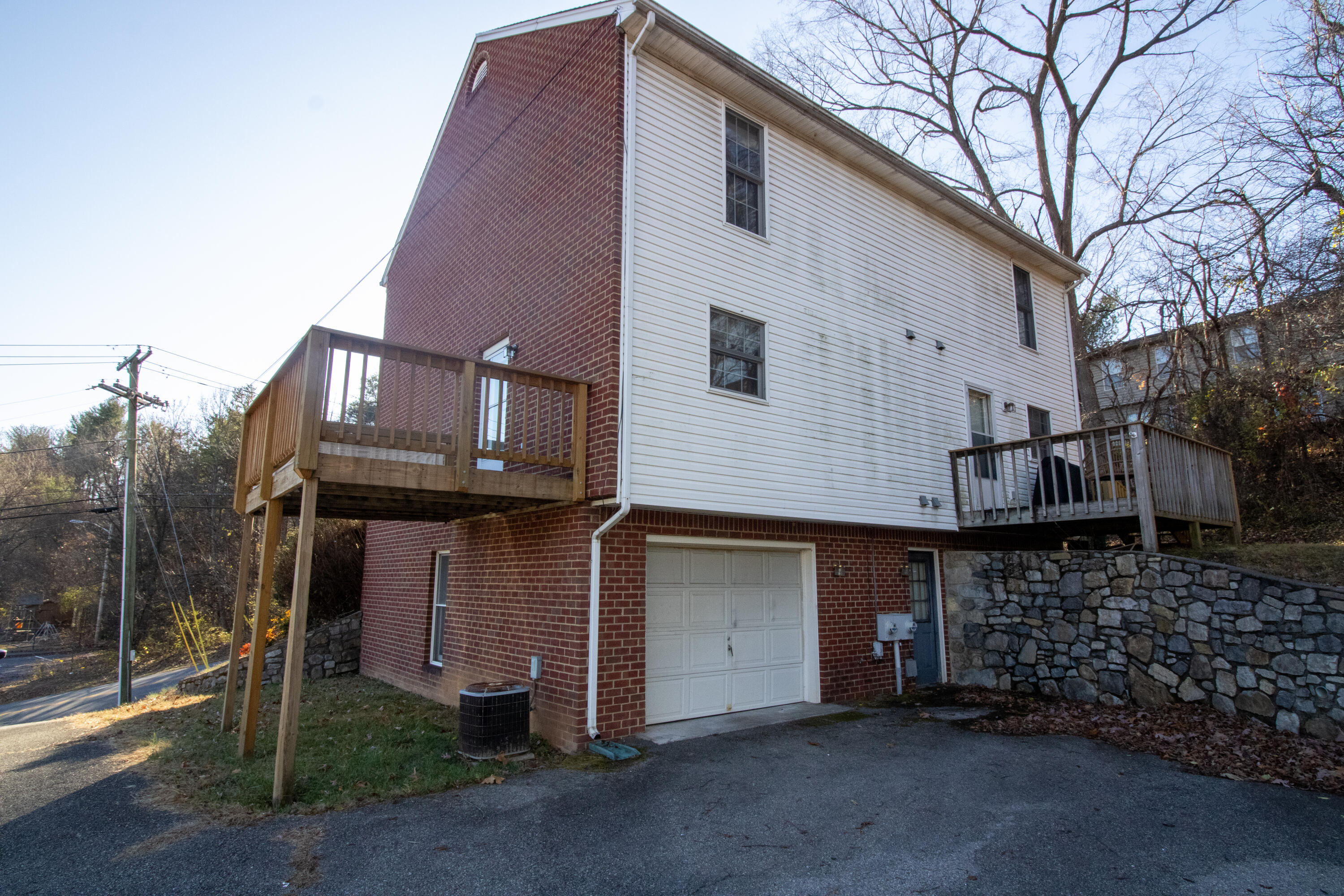 4133 Cresthill Drive Roanoke, VA 24018 - Photo 2 of 10 IMG_3593