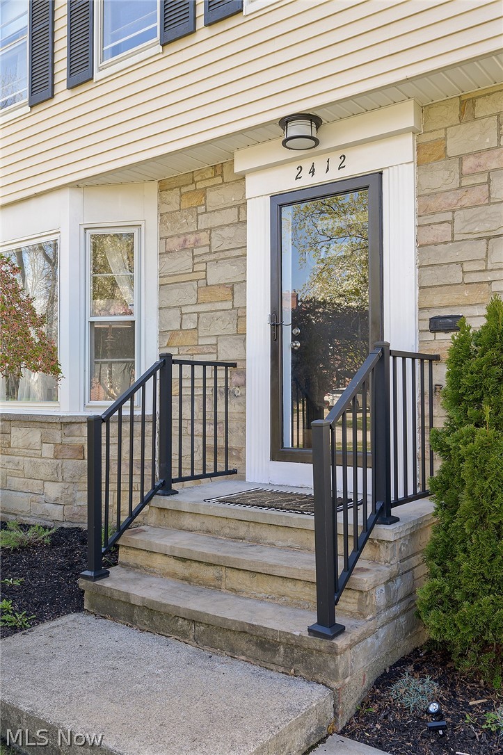 2412 Dysart Road Cleveland, OH 44118 - Photo 3 of 30