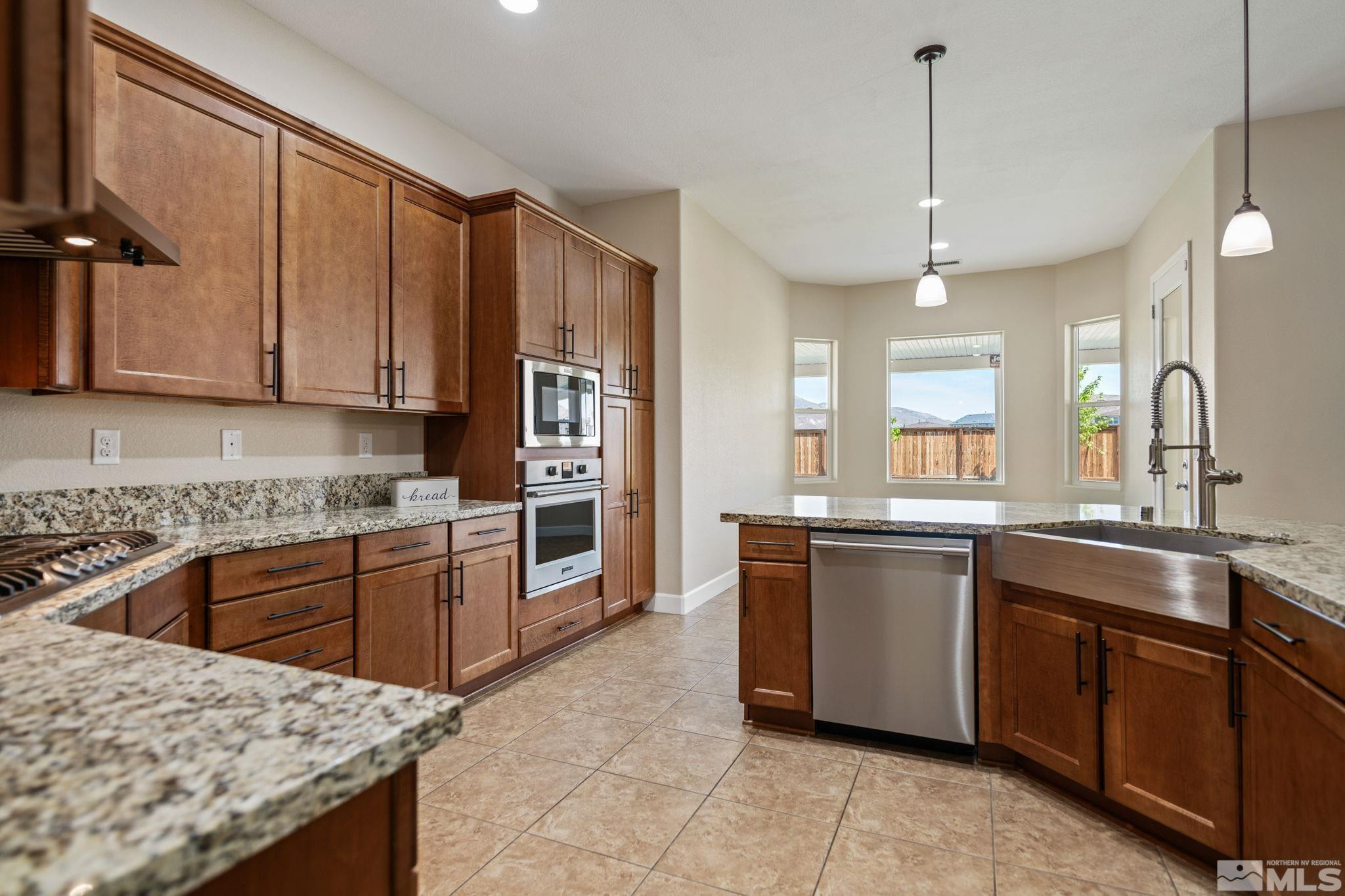 385 Horizon Ridge Road Sparks, NV 89441 - Photo 15 of 39 Photo 14