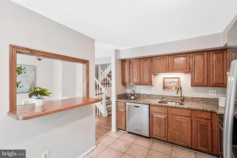 $795,000 | 2038 Brooks Square Place, Falls Church, VA 22043