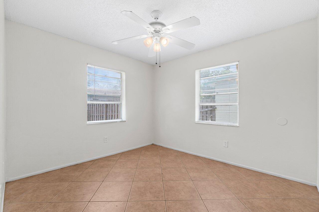 4764 Gulfstream Road Lake Worth, FL 33461 - Photo 17 of 20 017-4764GulfstreamRoad-LakeWorthBeach-FL