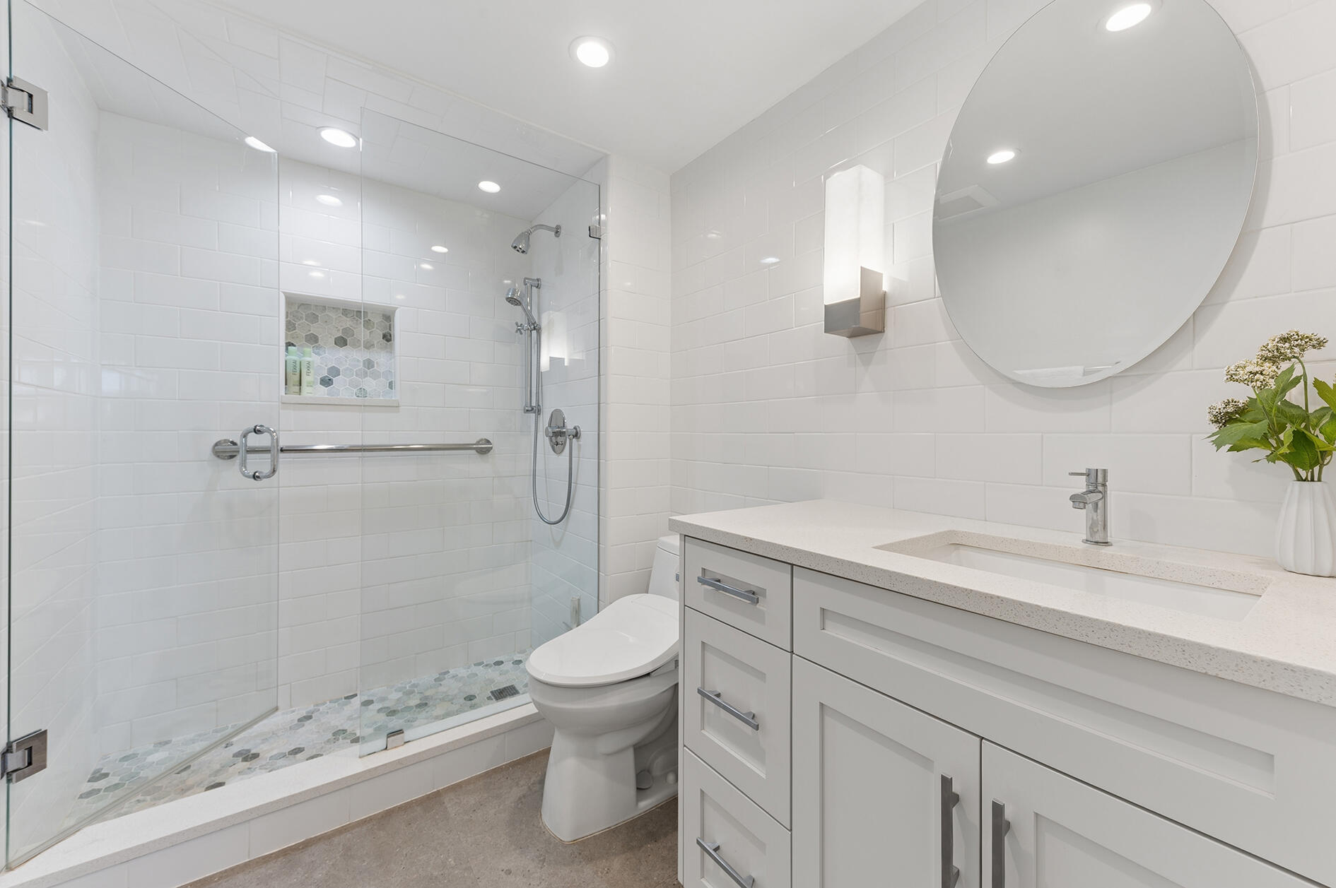 555 Southeast 6th Avenue, Unit 1F Delray Beach, FL 33483 - Photo 12 of 31 Master Bathroom - 1