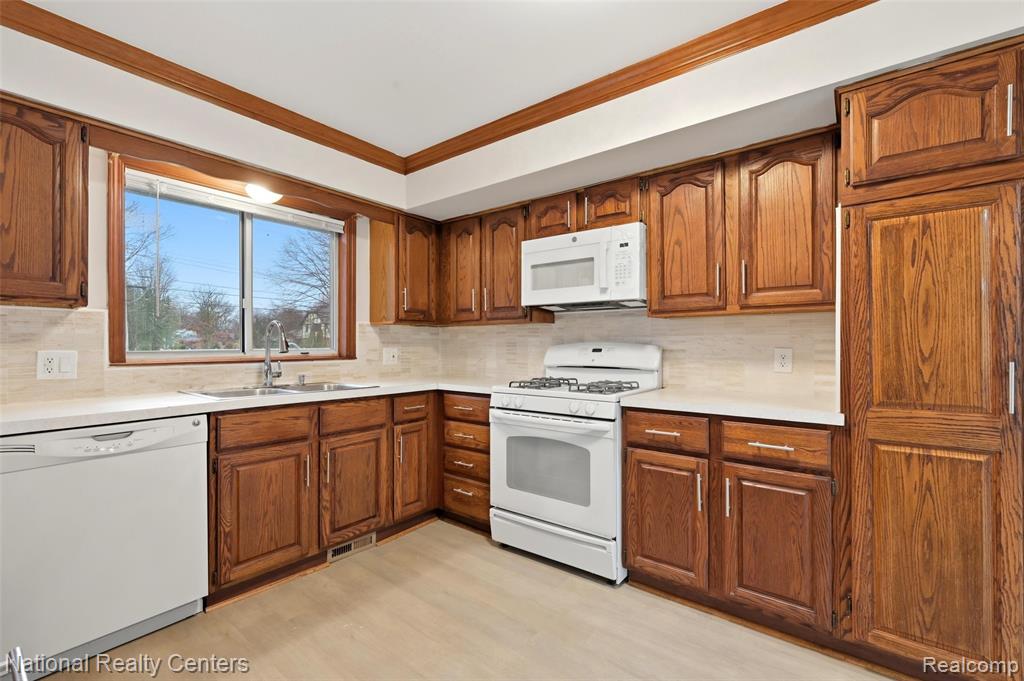 37625 Ryan Road Sterling Heights, MI 48310 - Photo 13 of 30