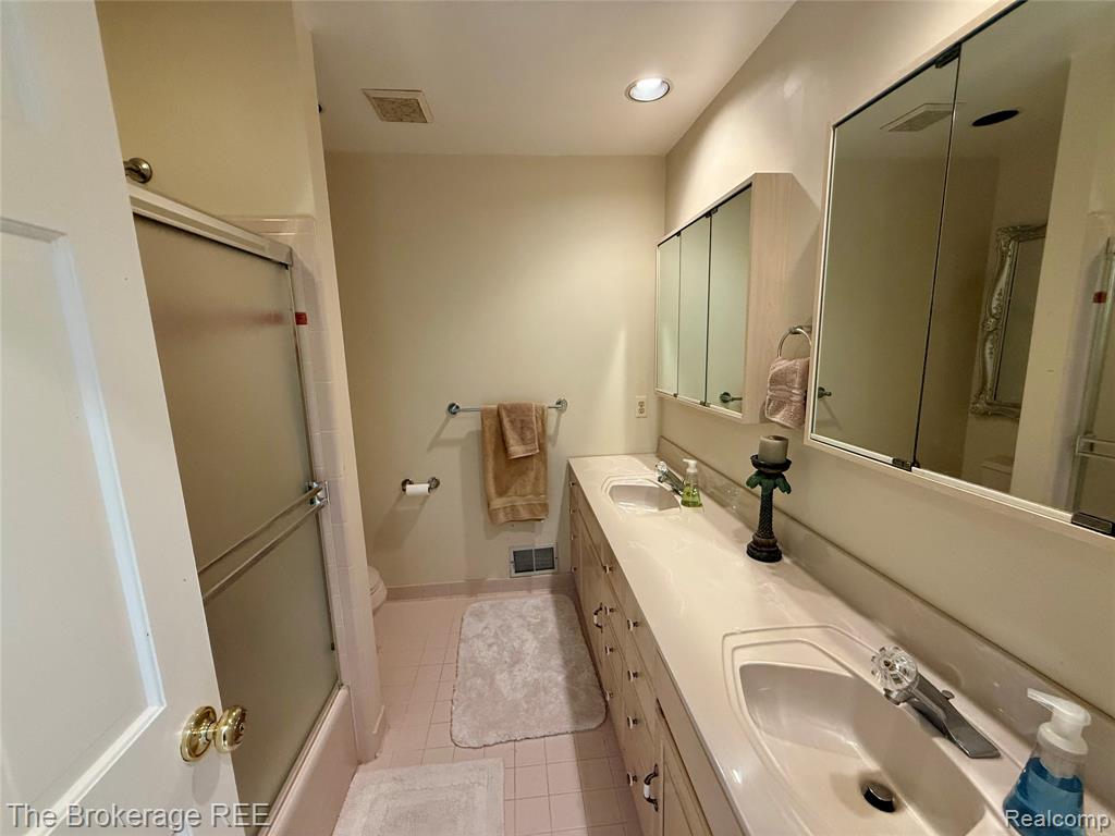 12088 Pinebrook Lane South Lyon, MI 48178 - Photo 32 of 73