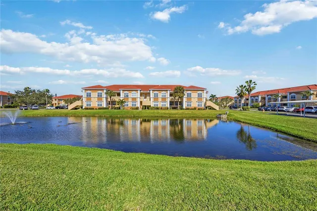 $1,750 | 2950 Viscaya Place, Unit 205, Sarasota, FL 34237