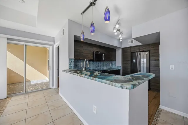 $1,750 | 2950 Viscaya Place, Unit 205, Sarasota, FL 34237