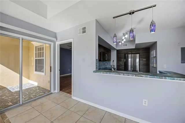 $1,750 | 2950 Viscaya Place, Unit 205, Sarasota, FL 34237