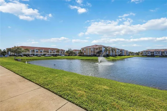 $1,750 | 2950 Viscaya Place, Unit 205, Sarasota, FL 34237