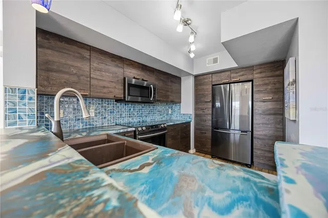 $1,750 | 2950 Viscaya Place, Unit 205, Sarasota, FL 34237