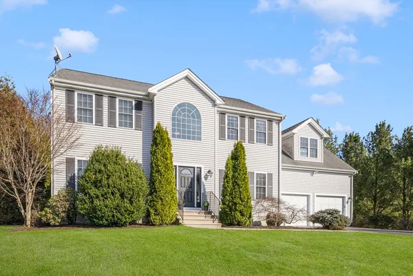 $850,000 | 15 Willow Creek Drive, Attleboro, MA 02703