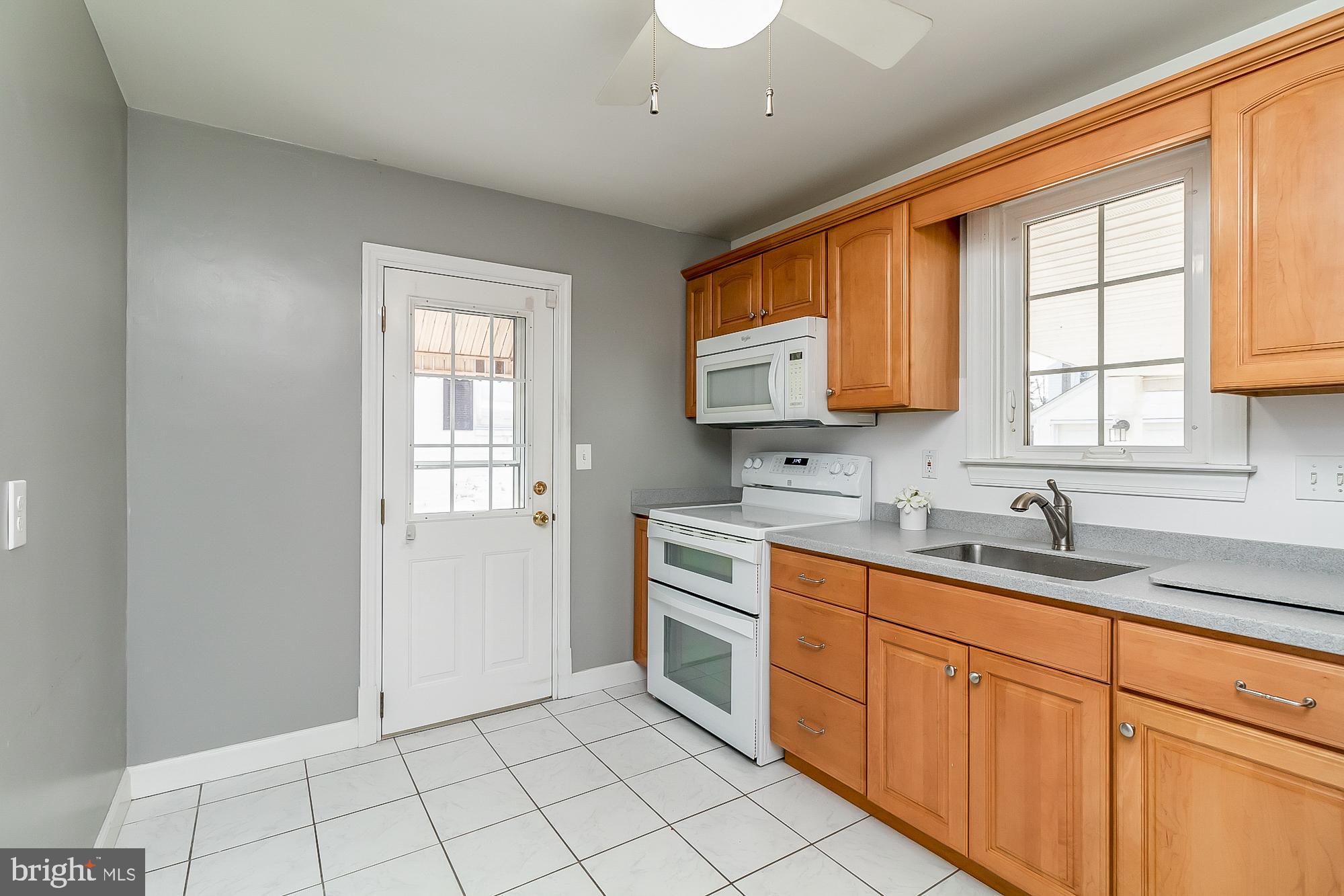 2709 Alden Road Parkville, MD 21234 - Photo 5 of 33 Lovely kitchen