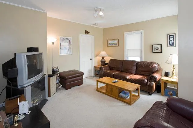 $2,550 | 2309 Cole Avenue Southeast, Minneapolis, MN 55414