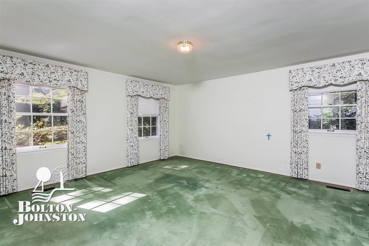 280 Ridge Road Grosse Pointe, MI 48236 - Photo 22 of 50 31295540-21.JPG
