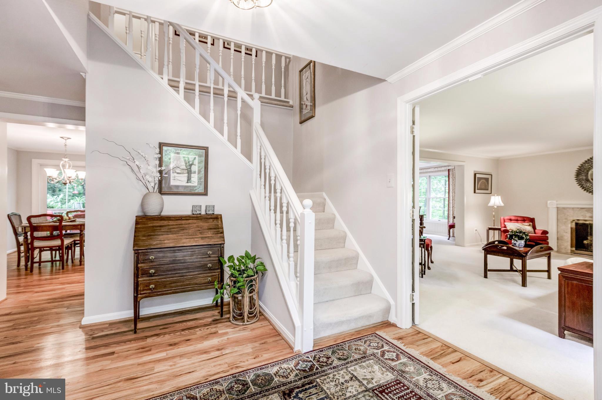 1001 Bellview Road McLean, VA 22102 - Photo 2 of 30 Walk in to gleaming hardwood & fresh paint