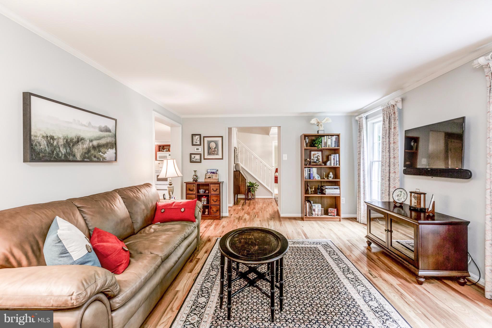 1001 Bellview Road McLean, VA 22102 - Photo 4 of 30 Spacious and bright living area!