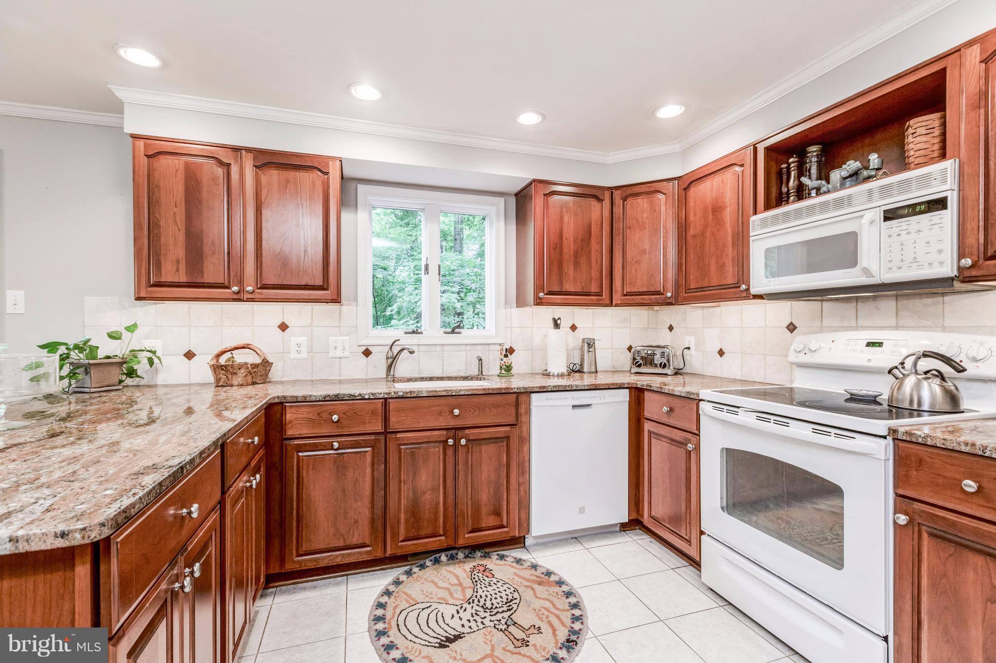 1001 Bellview Road McLean, VA 22102 - Photo 8 of 30 Beautiful cabinetry and granite countertops