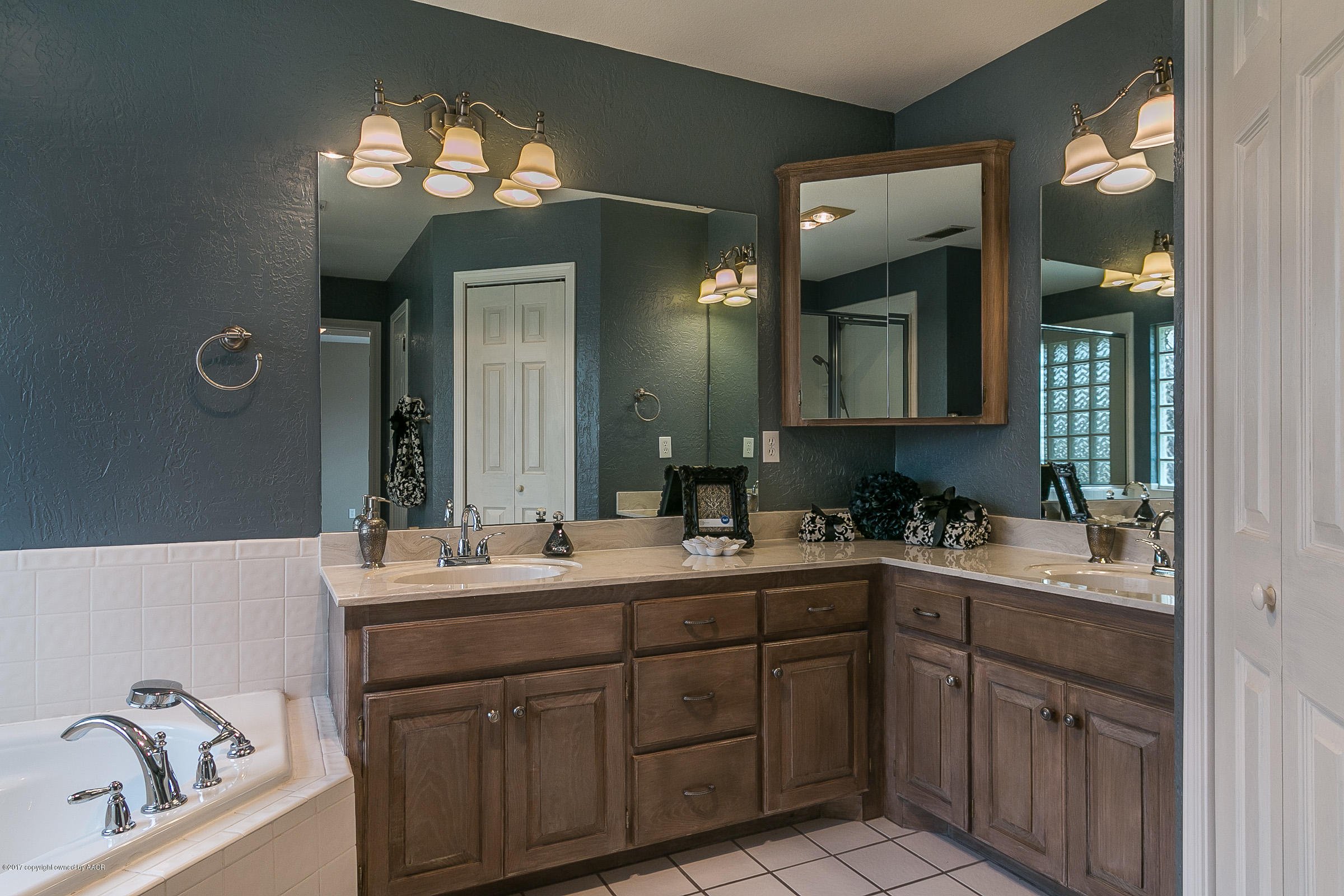 7911 Sheldon Road Amarillo, TX 79119 - Photo 15 of 30 Master Bathroom