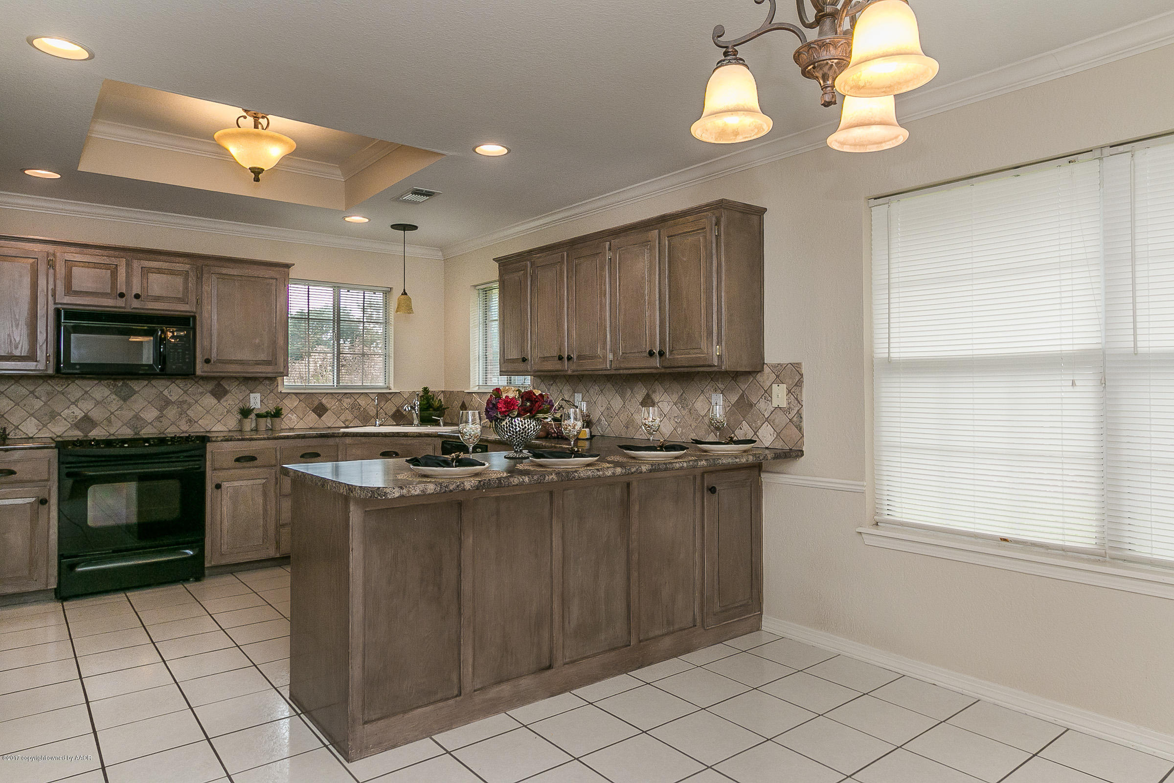 7911 Sheldon Road Amarillo, TX 79119 - Photo 8 of 30 Breakfast Room and Kitchen