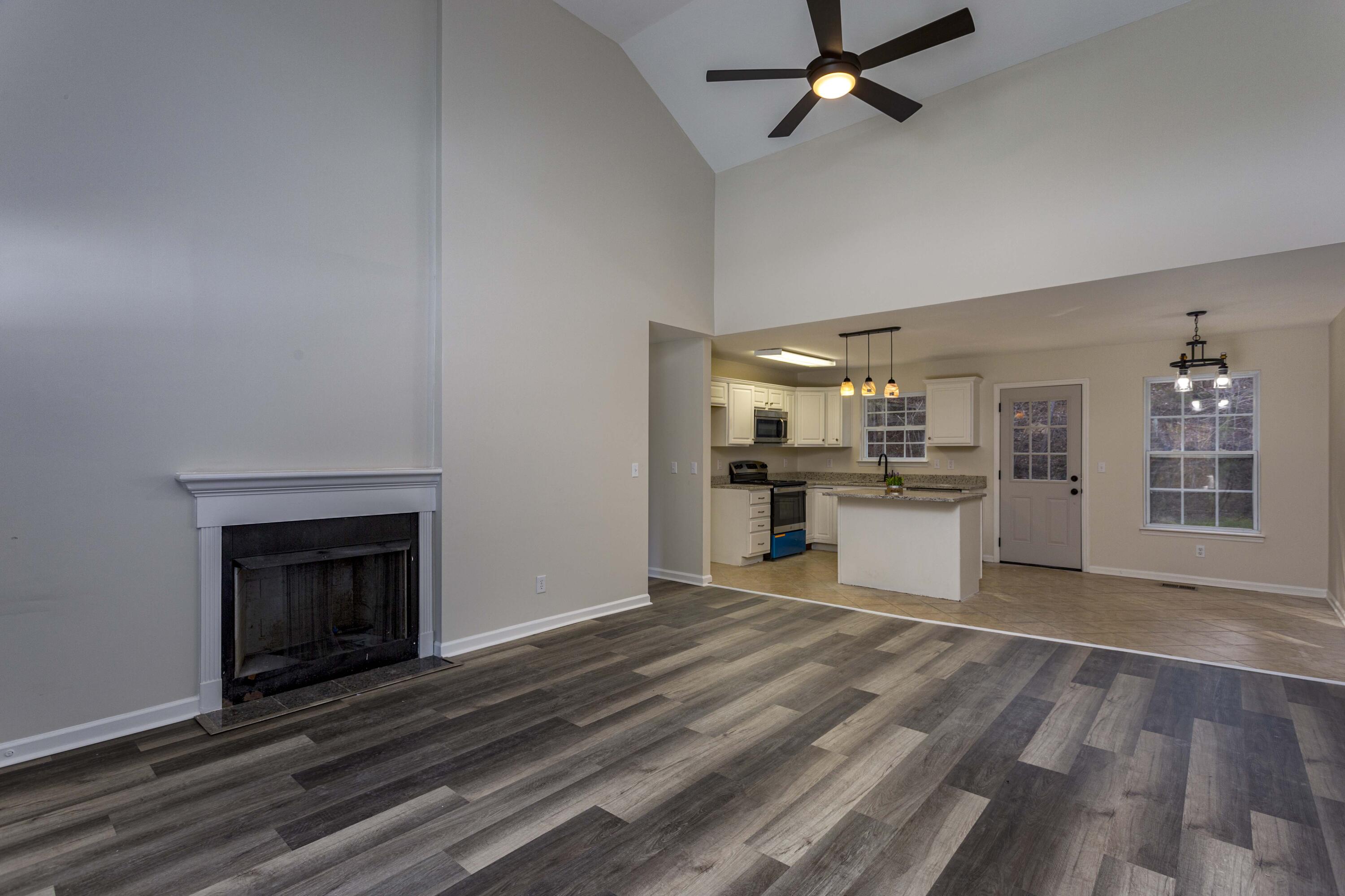 9030 Standifer Gap Road Chattanooga, TN 37421 - Photo 2 of 28 Living Room2