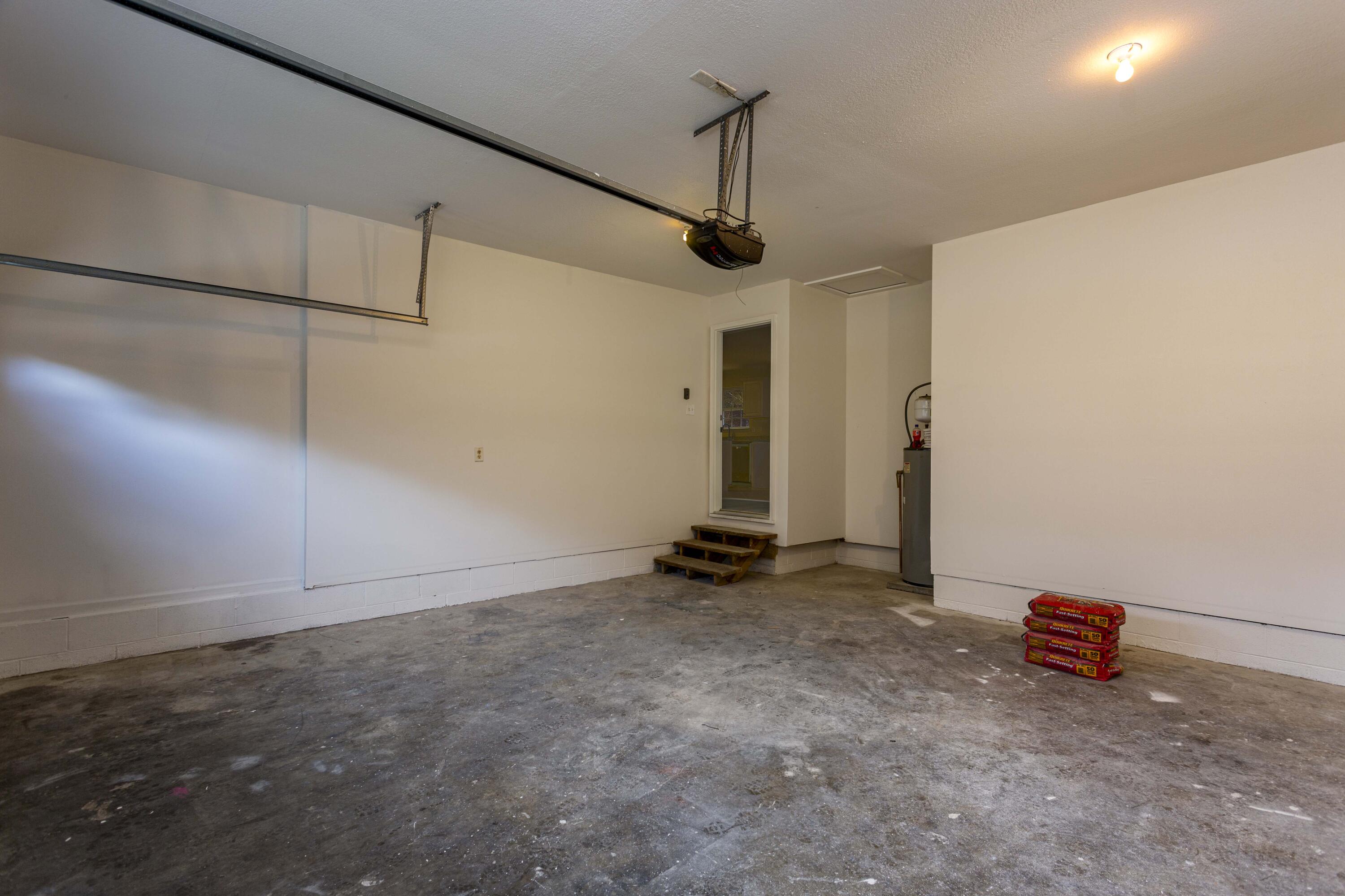 9030 Standifer Gap Road Chattanooga, TN 37421 - Photo 26 of 28 Garage