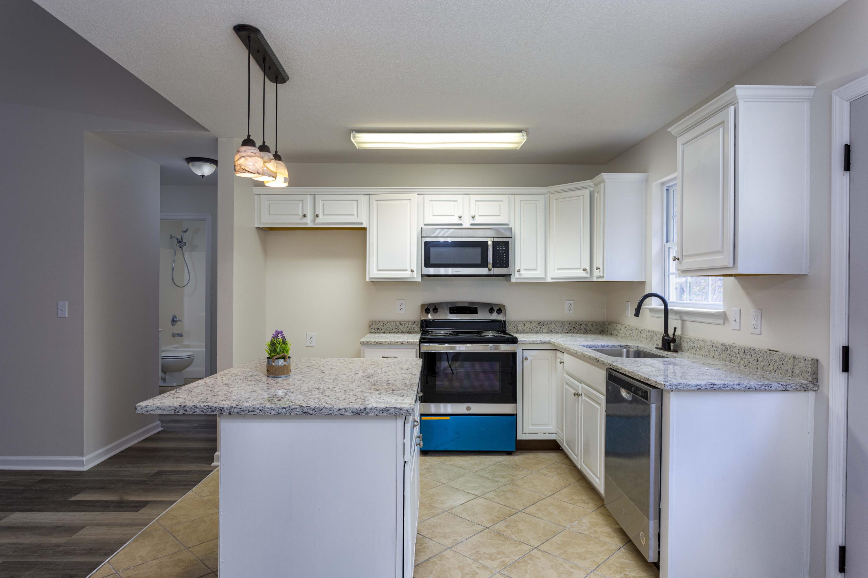 9030 Standifer Gap Road Chattanooga, TN 37421 - Photo 6 of 28 Kitchen2