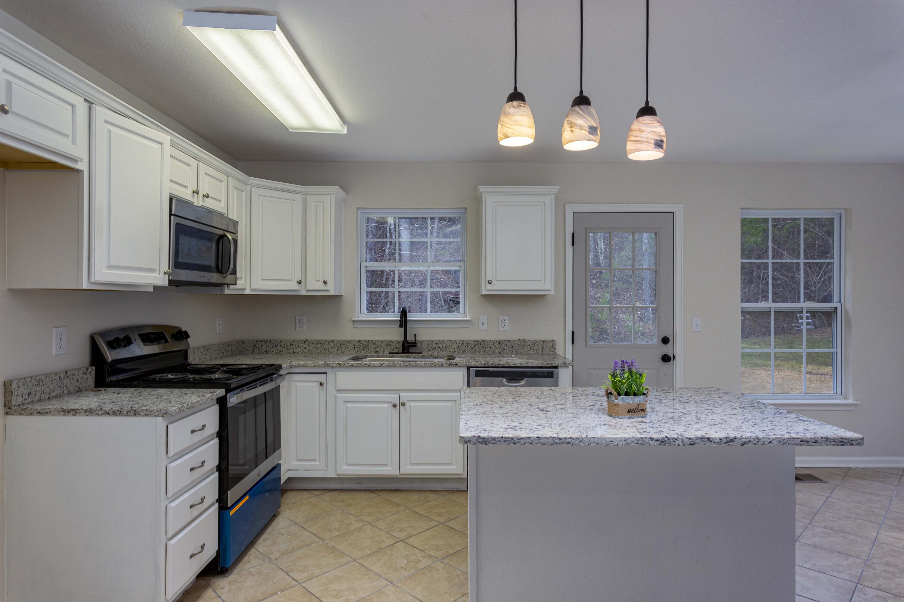9030 Standifer Gap Road Chattanooga, TN 37421 - Photo 9 of 28 Kitchen5
