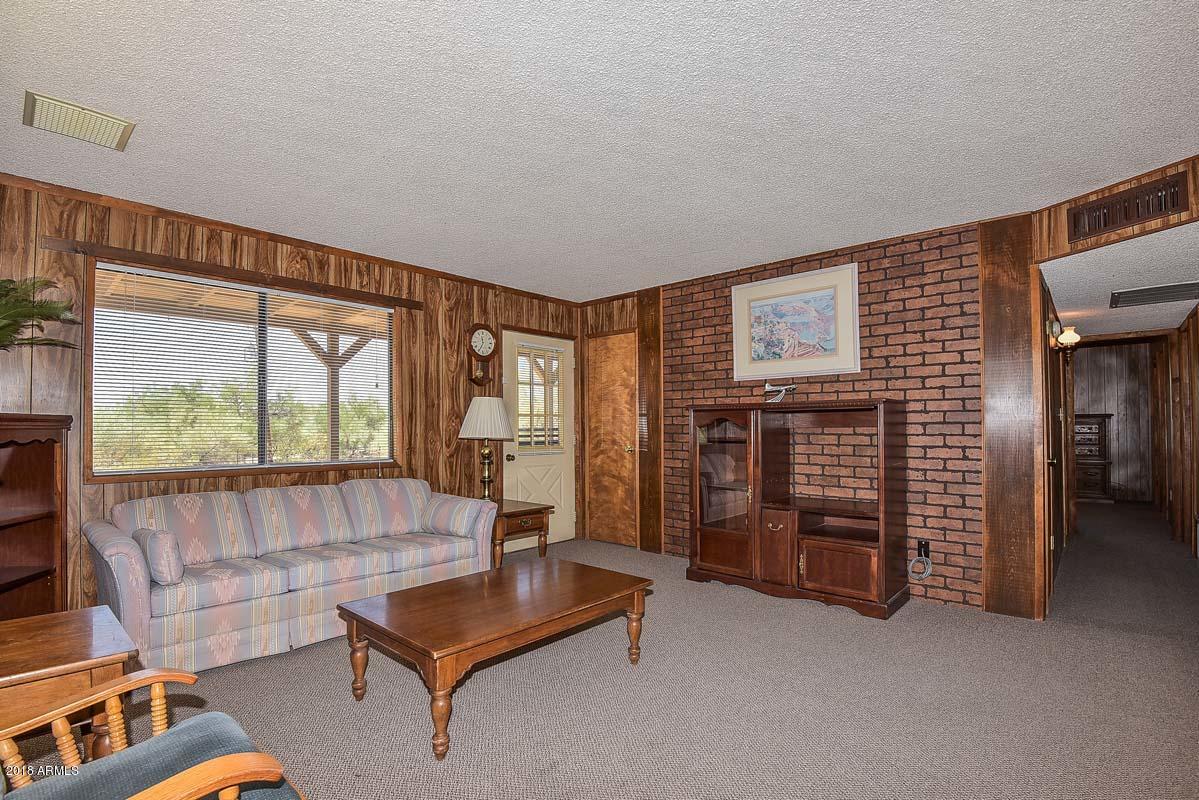1616 West Yearling Road Phoenix, AZ 85085 - Photo 14 of 42 Living Room
