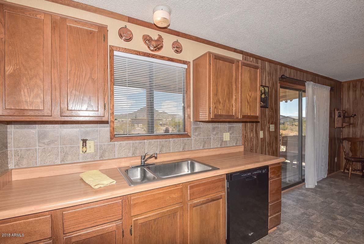 1616 West Yearling Road Phoenix, AZ 85085 - Photo 9 of 42 Kitchen Views