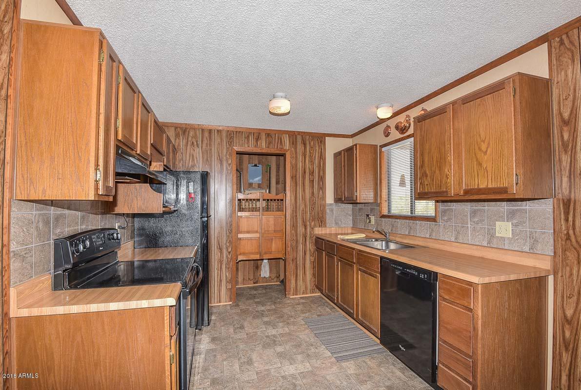 1616 West Yearling Road Phoenix, AZ 85085 - Photo 10 of 42 Kitchen