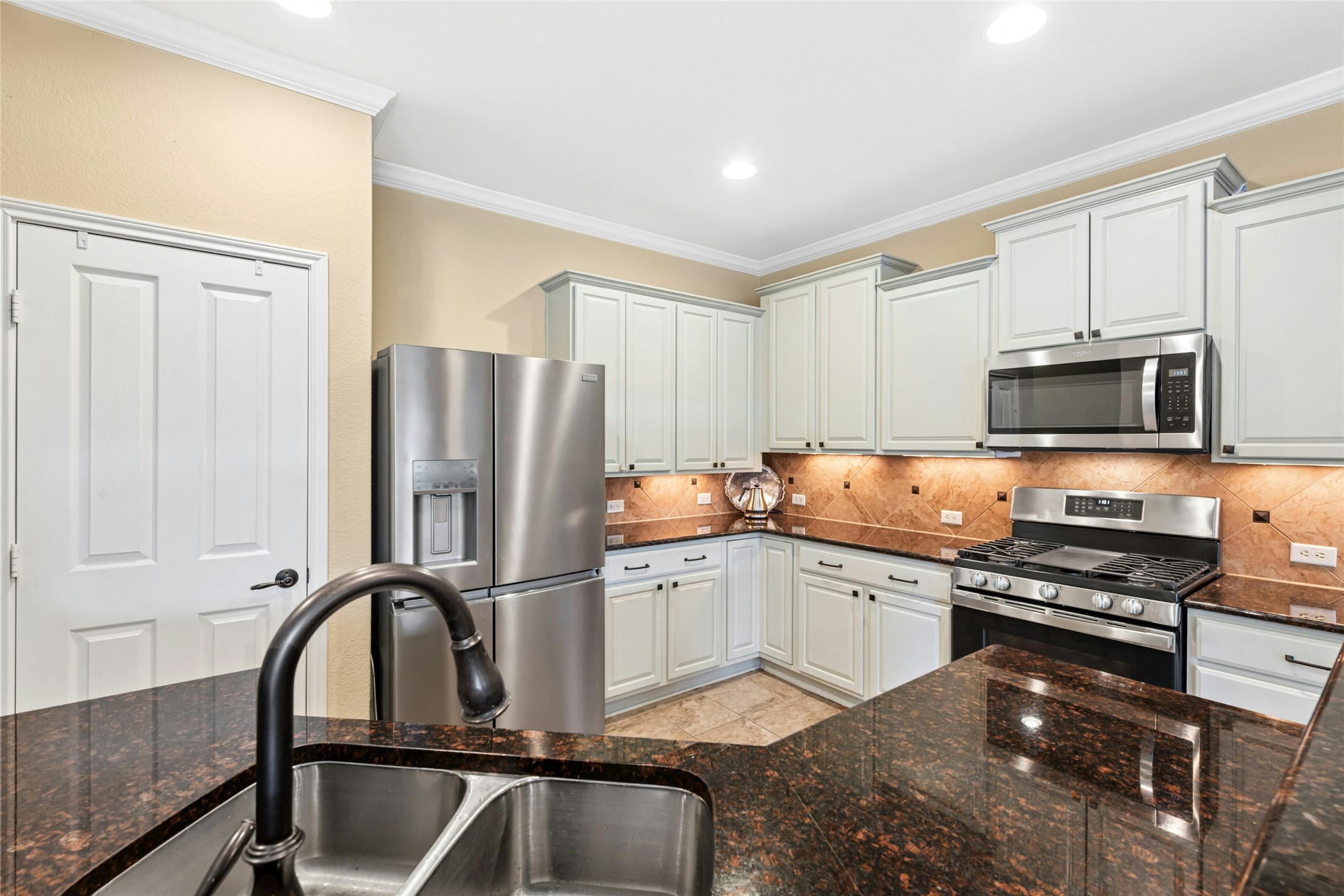 102 Trinity Lane Georgetown, TX 78633 - Photo 14 of 40 Kitchen