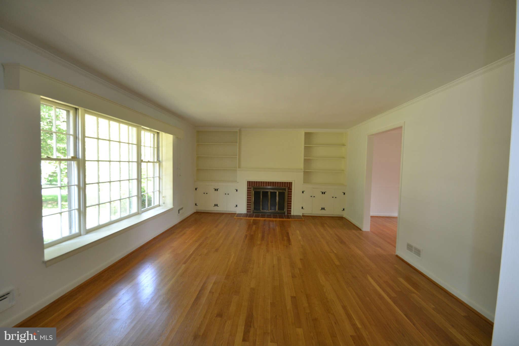 1003 Dunblane Road Towson, MD 21286 - Photo 8 of 26 Living Room