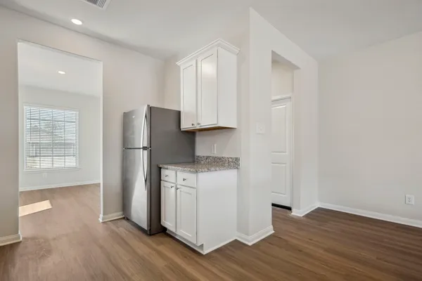 $2,075 | 335 Kingston Way, Waller, TX 77484