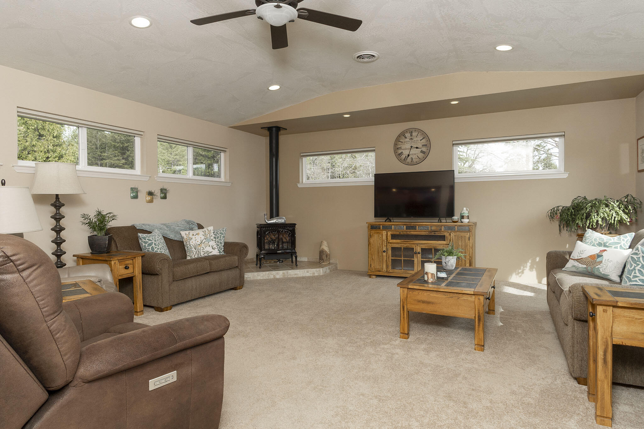 15902 Water Gap Road Williams, OR 97544 - Photo 11 of 67 11
