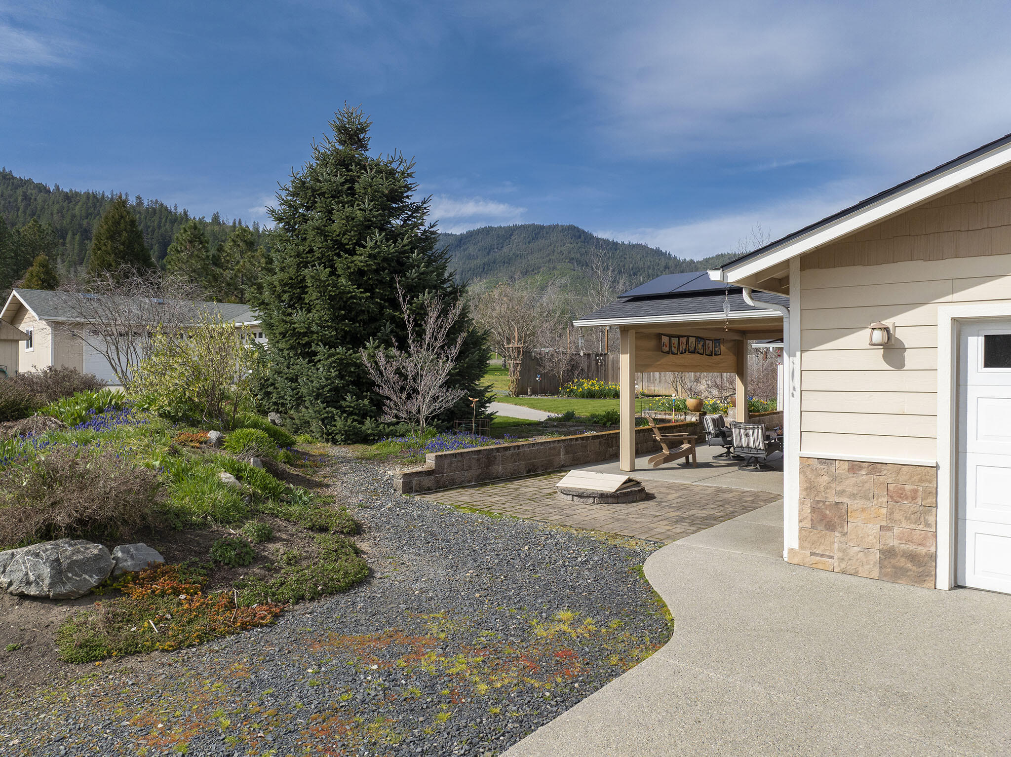 15902 Water Gap Road Williams, OR 97544 - Photo 25 of 67 25