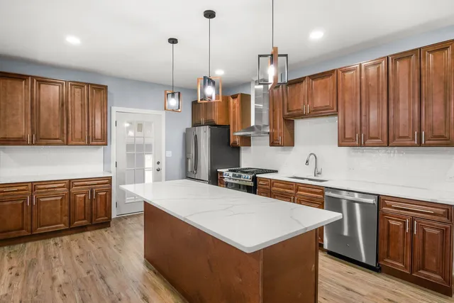 $399,900 | 2402 North 41st Road, Sheridan, IL 60551