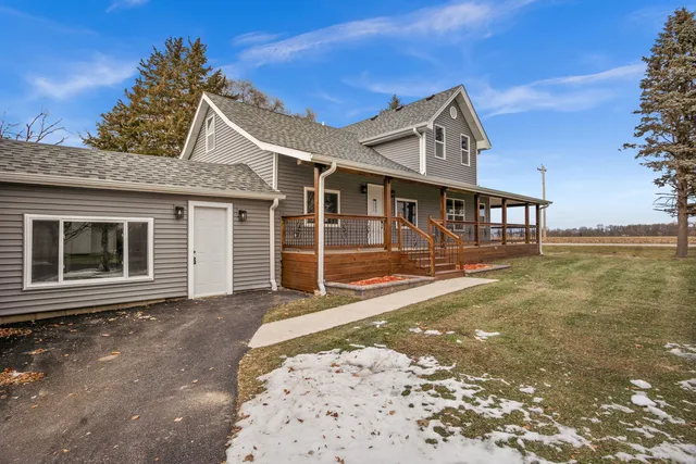 $399,900 | 2402 North 41st Road, Sheridan, IL 60551